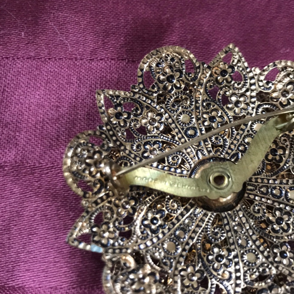 Filigree flower Brooch Germany Enameled VINTAGE - Picture 7 of 7